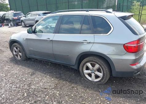 2013 BMW X5 xDrive50I z USA, uszkodzony, nr VIN 5UXZV8C58D0C16717